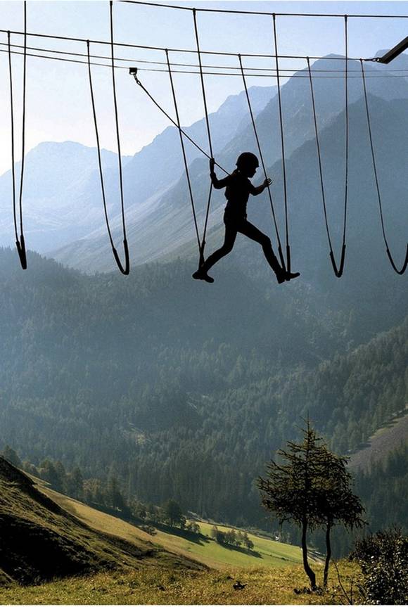 Marcher dans l'air dans les Alpes